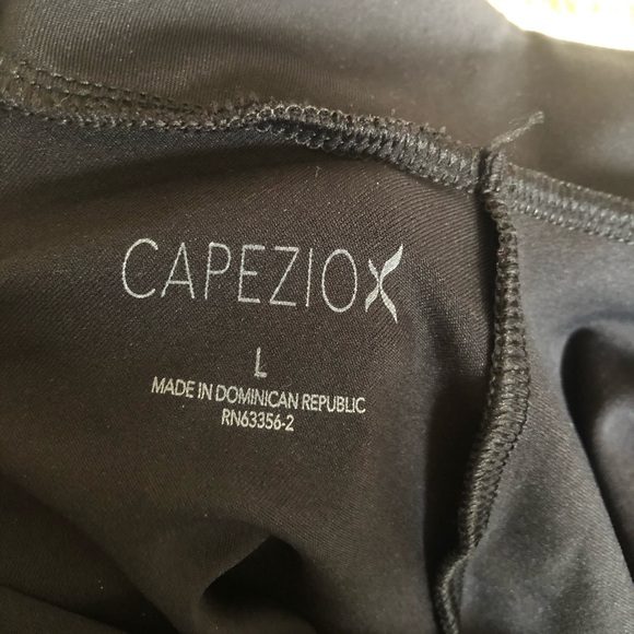 Capezio cropped mock neck long sleeve size large - Picture 4 of 4
